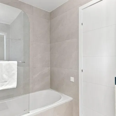 Modern Oceanus, Theseus Village, Aphrodite Hills Appartement