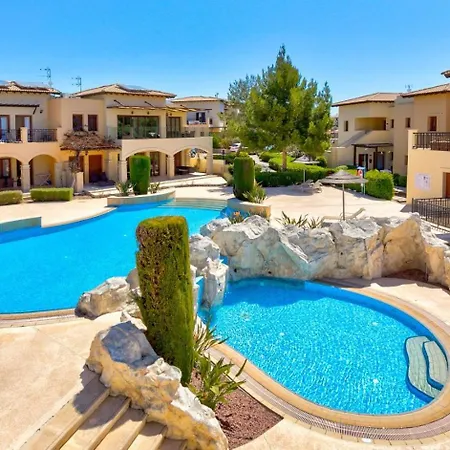 Modern Oceanus, Theseus Village, Aphrodite Hills Appartement